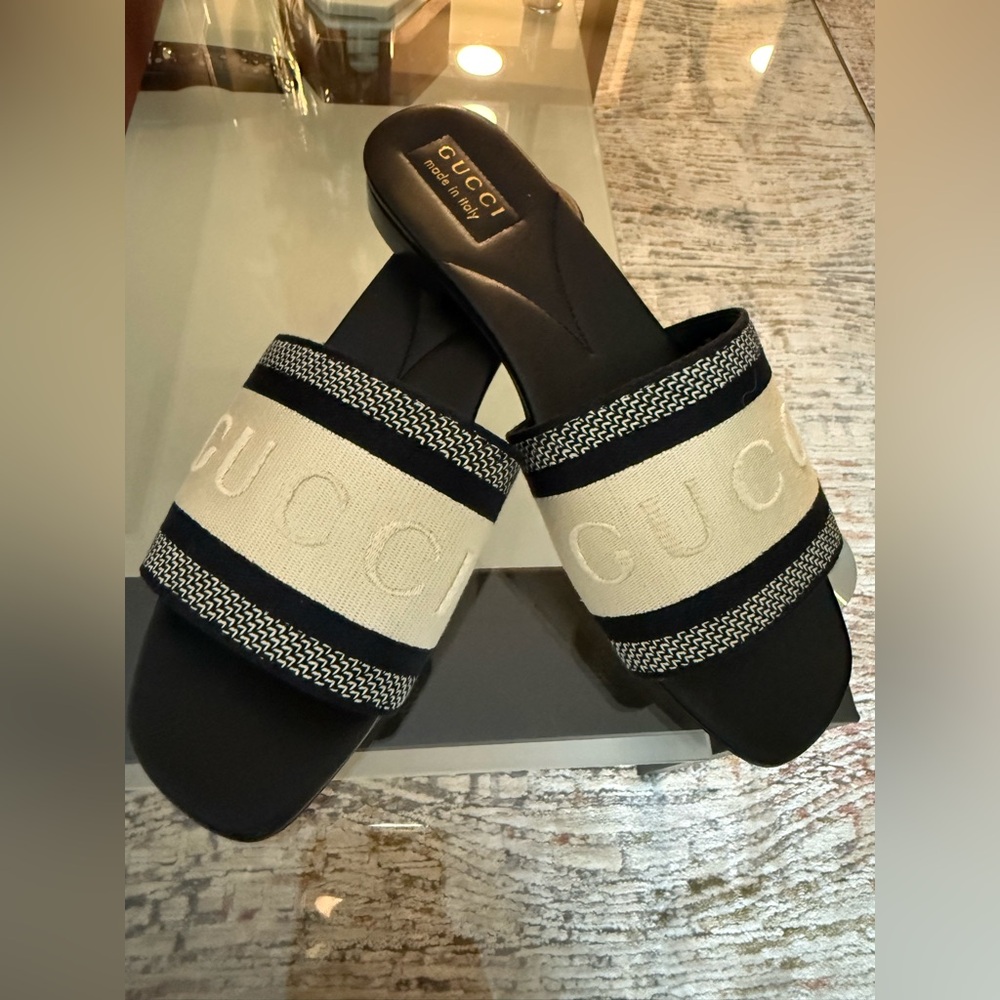 Gucci Women's slide sandal